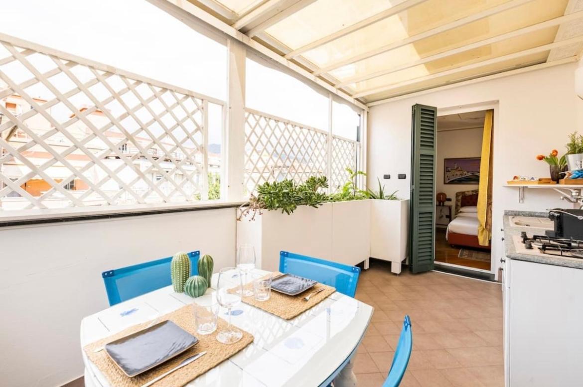 La Casa Al Mare Centro Storico Di Loano Con Garage Apartment Exterior photo