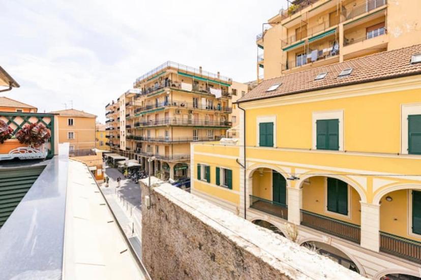 La Casa Al Mare Centro Storico Di Loano Con Garage Apartment Exterior photo